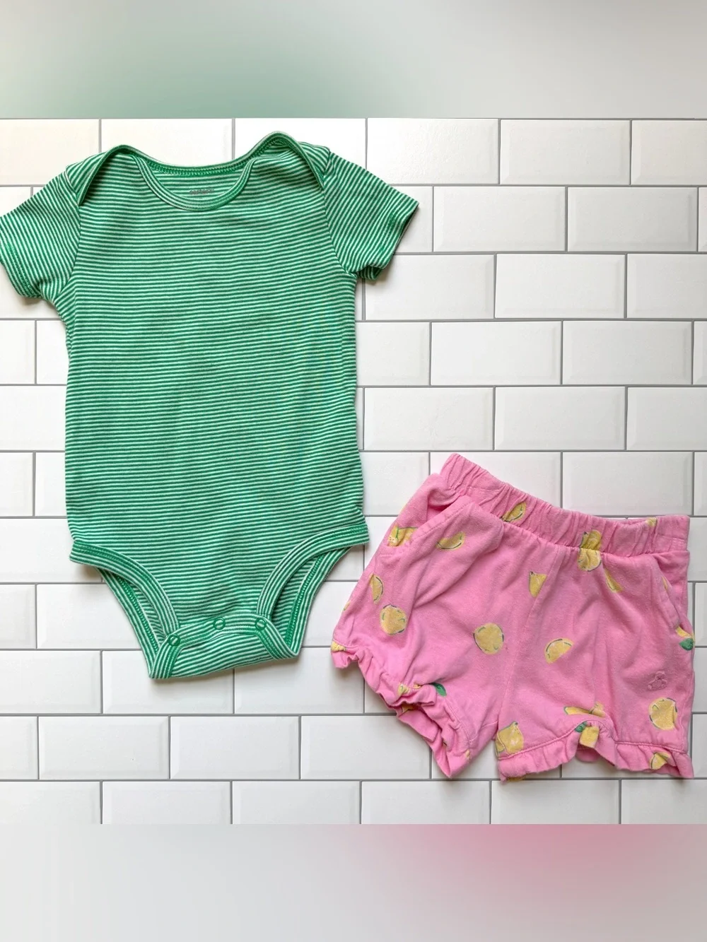 12-18M🍋 GAP Lemon Pink Ruffle Shorts & Coordinating Green White Stripe Bodysuit